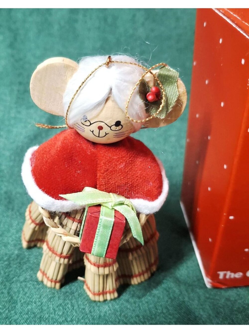 Avon Santa Straw Ornament Mouse With Gift & Box - The Gift Collection - Vintage